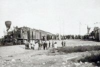 [Kuva: Nivalan asemalla vuonna 1925]