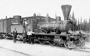 [Kuvassa ensimmäinen juna Oksavan asemalla v. 1926]